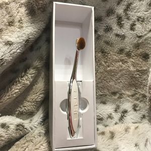 artís Oval 3  "Mirror Finish" Makeup Brush